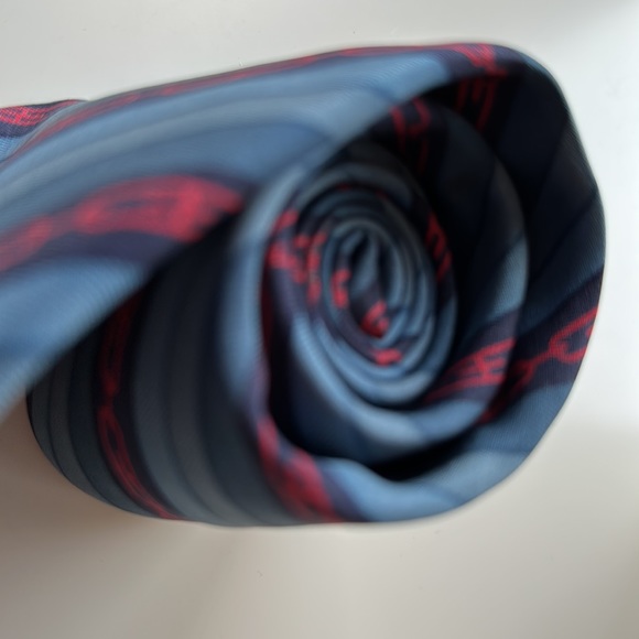 GUCCI Vintage Vtg Neck Tie 100% Silk Blue Red Interlocking Chain 58L 3W - Picture 11 of 11
